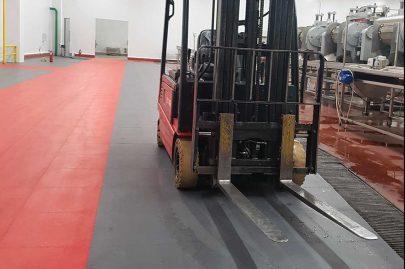viljuskar preko industrijskog poda