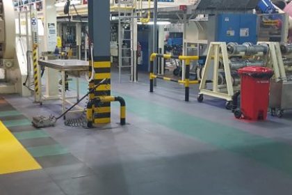 Epoksidni podovi-mane industrijski pod u komercijalnim uslovima