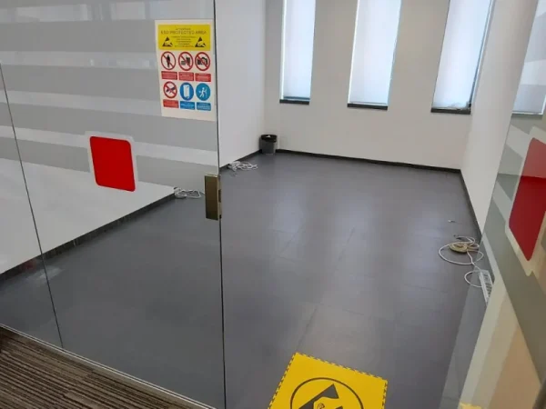 Ecotile ESD antistatik pod u istraživačkom centru Quectel u Beogradu