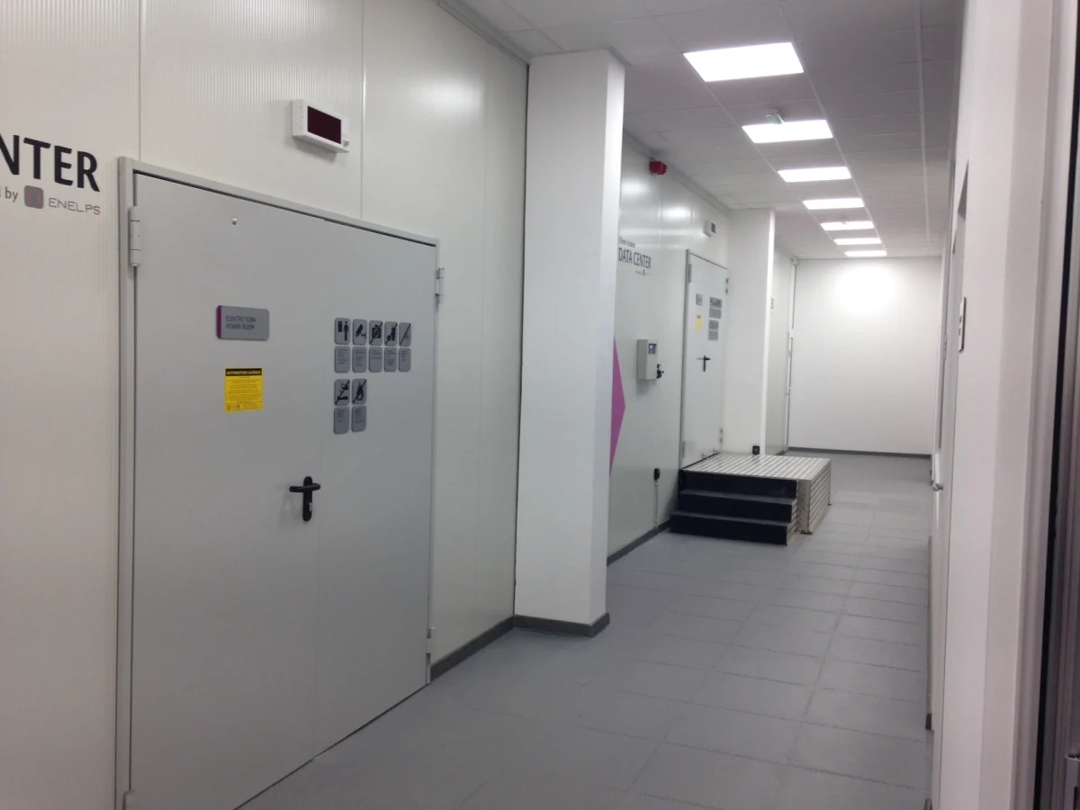 ESD pod u hodniku data centra, Orion Telekom Beograd