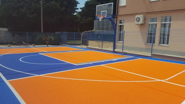 Multisport teren sa konzolnim košem, Pula