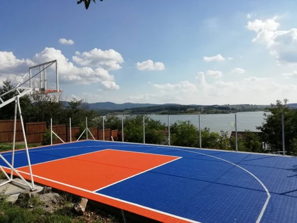 Teren za basket, Kničko jezero