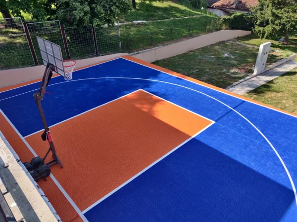 Teren za basket u dvorištu, Slankamen