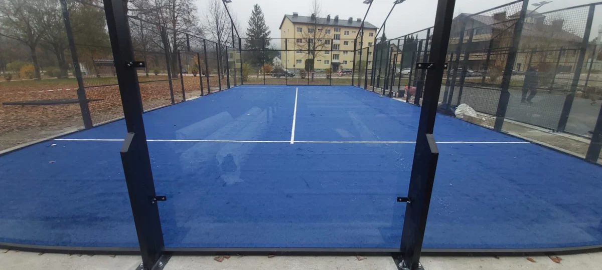 trava za padel akcija